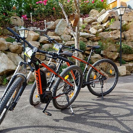 Wellnesshotel Deine Auszeit, Adults Only Achslach Esterno foto