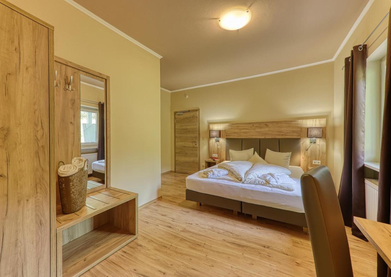 Wellnesshotel Deine Auszeit, Adults Only Achslach Esterno foto