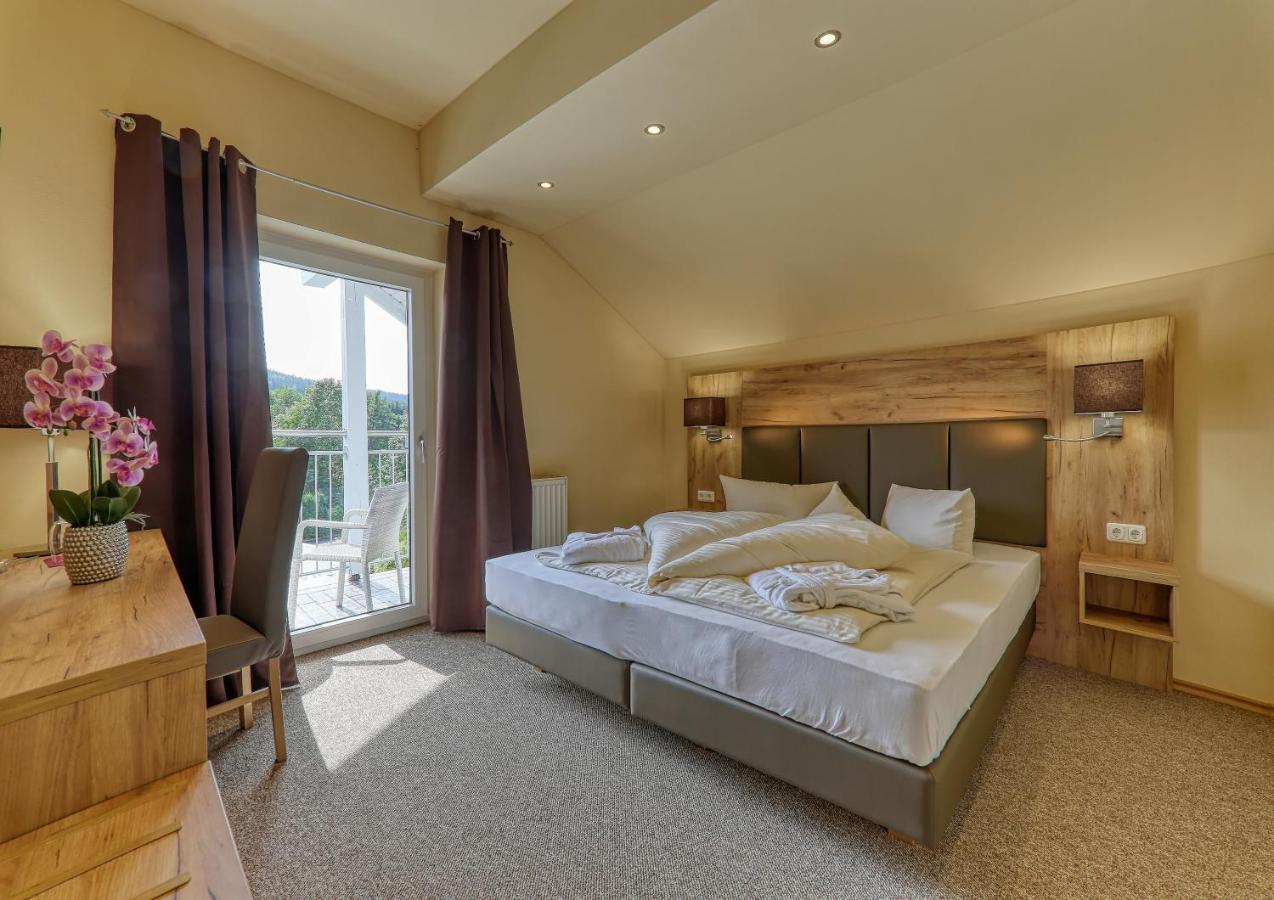 Wellnesshotel Deine Auszeit, Adults Only Achslach Esterno foto