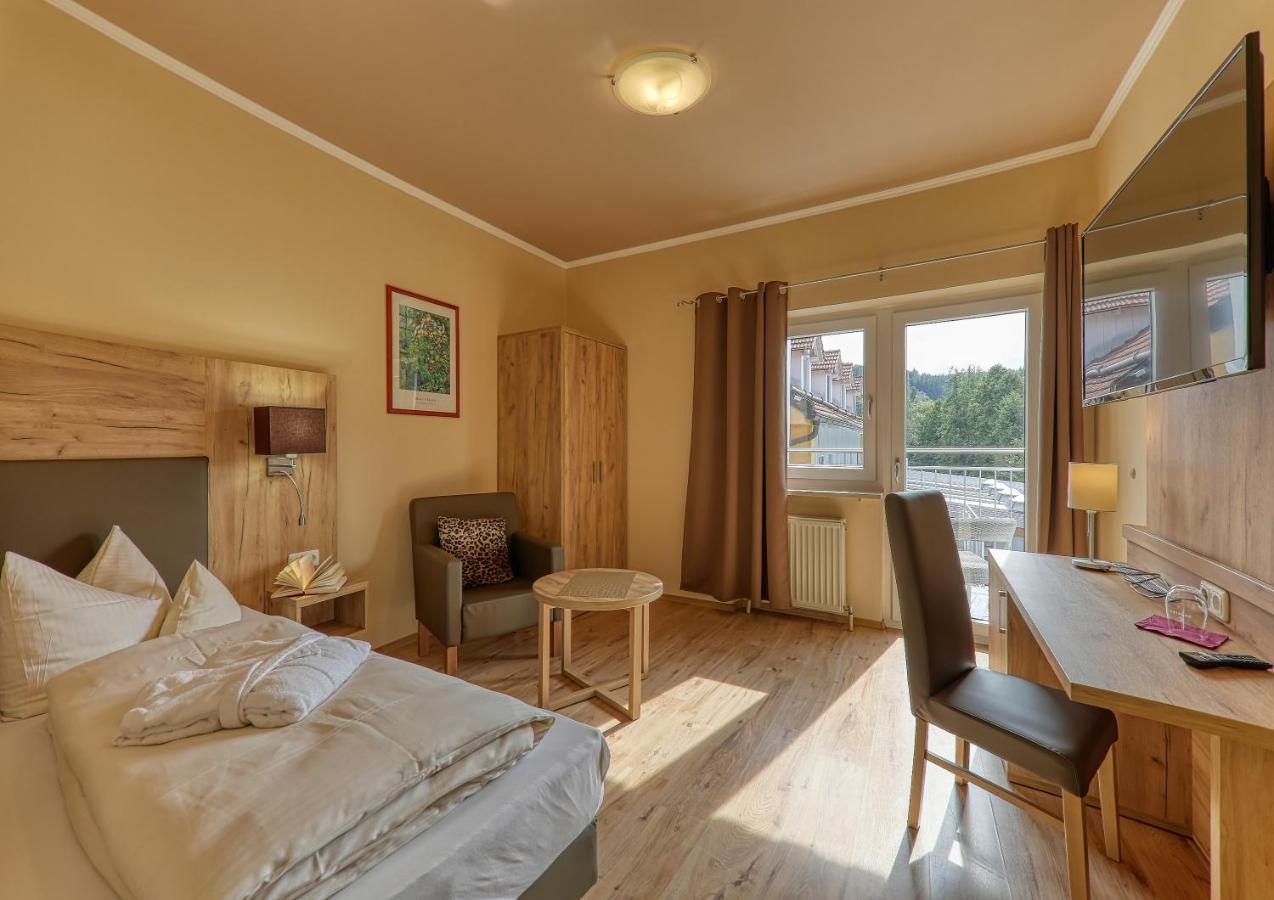 Wellnesshotel Deine Auszeit, Adults Only Achslach Esterno foto