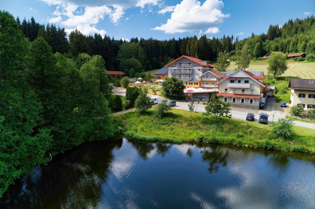 Wellnesshotel Deine Auszeit, Adults Only Achslach Esterno foto
