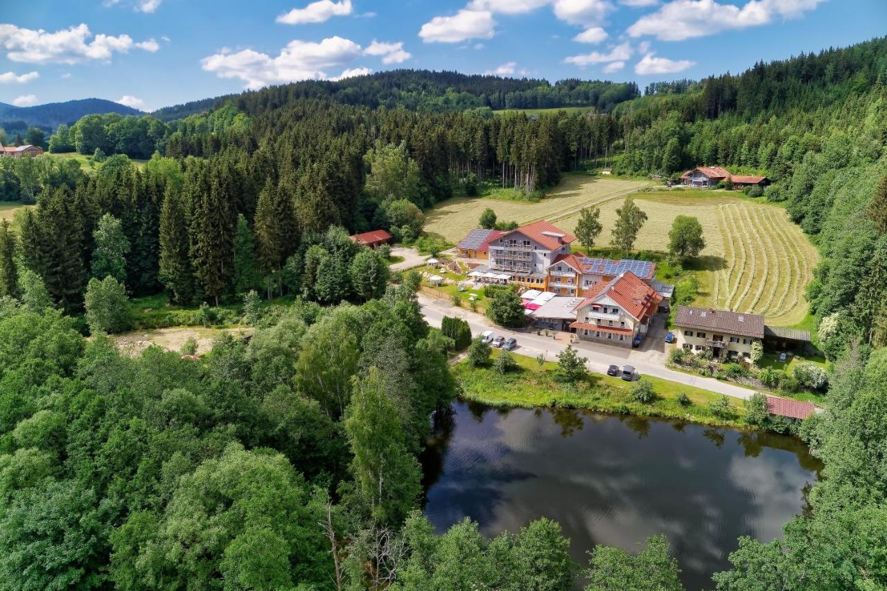 Wellnesshotel Deine Auszeit, Adults Only Achslach Esterno foto
