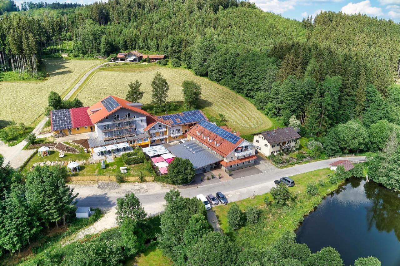 Wellnesshotel Deine Auszeit, Adults Only Achslach Esterno foto