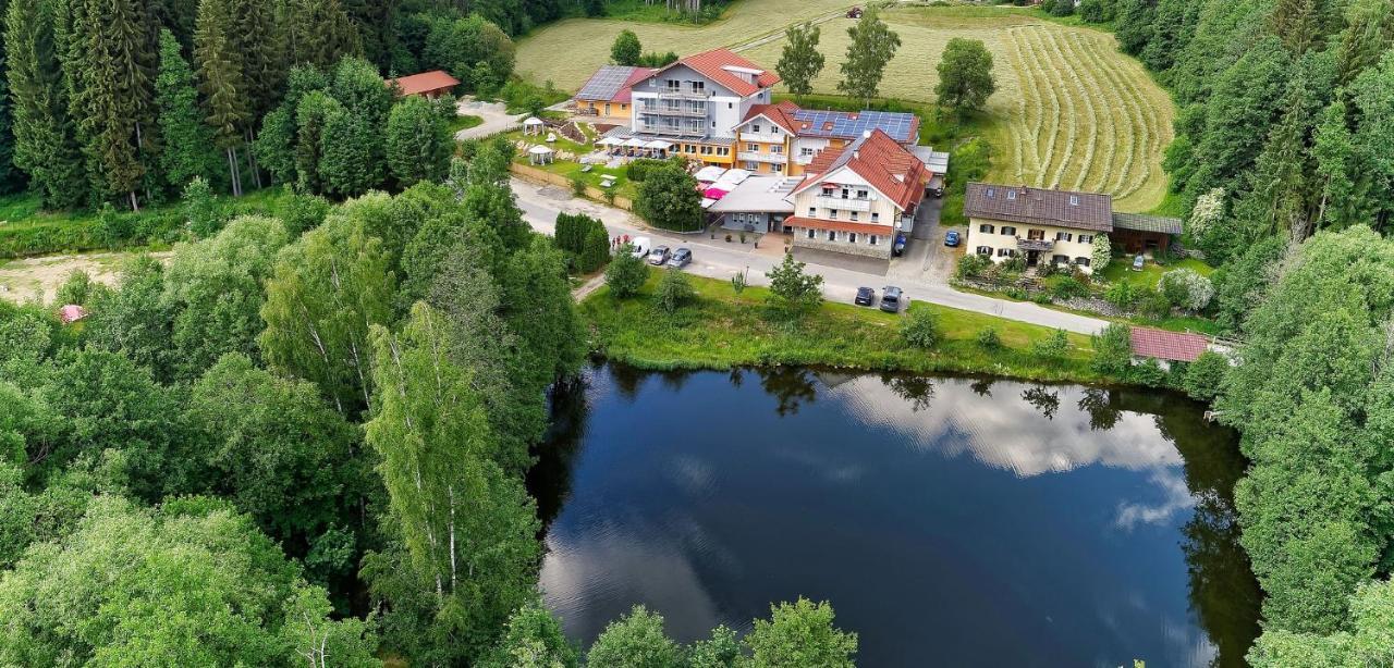 Wellnesshotel Deine Auszeit, Adults Only Achslach Esterno foto