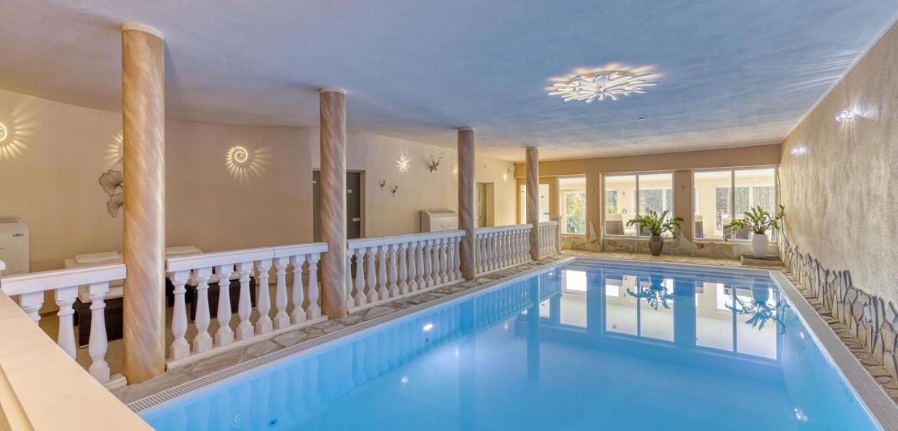 Wellnesshotel Deine Auszeit, Adults Only Achslach Esterno foto